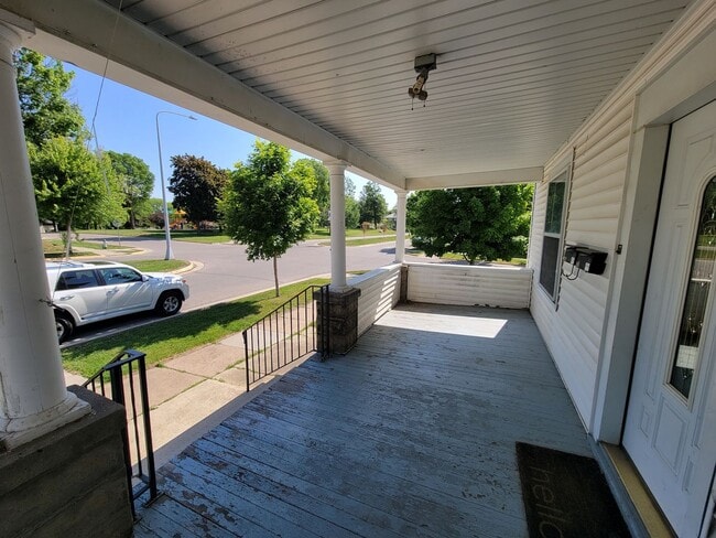 Building Photo - 604 W Seerley Blvd