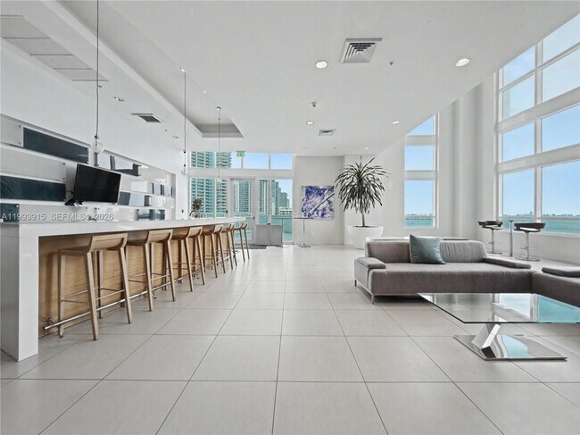 Building Photo - 1900 N Bayshore Dr