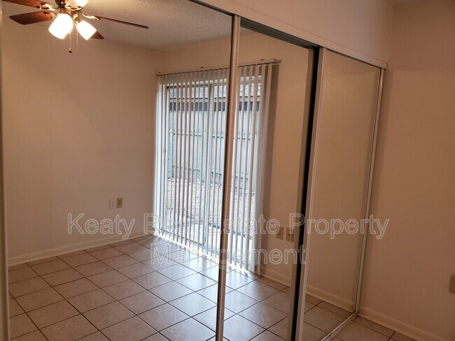 Building Photo - 509 Fox Run Ave