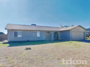 Building Photo - 4901 W Dahlia Dr