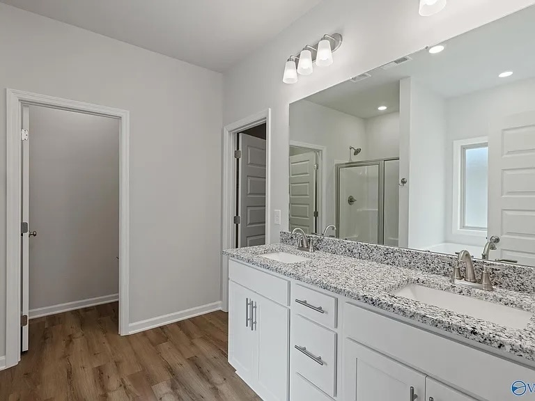 Master bathroom - 104 Striker Ln