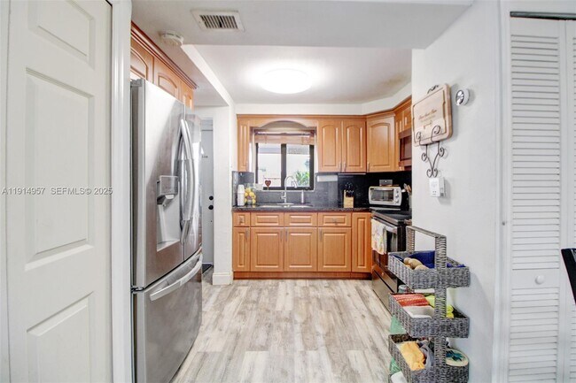 Building Photo - 6604 SW 113th Ave