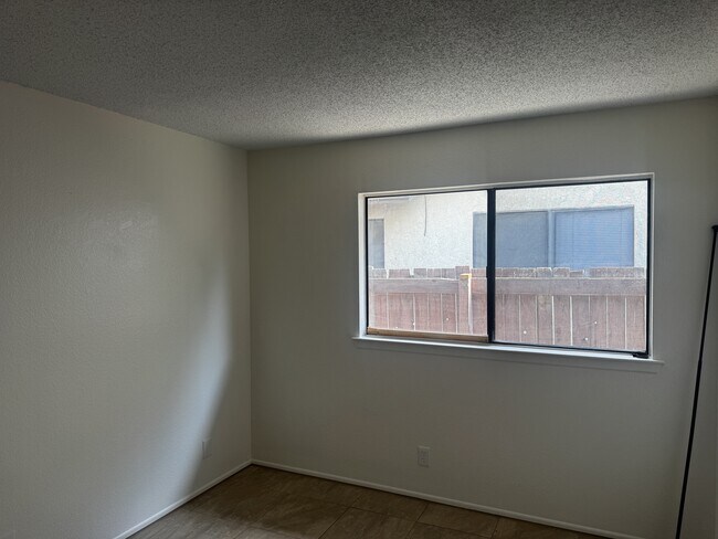 Building Photo - 15086 Dakota St