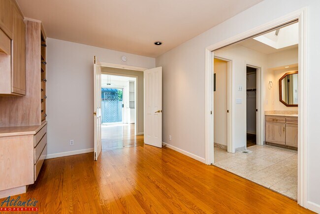 Building Photo - Charming Atherton Home | Desirable Locatio...