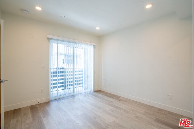 Building Photo - 608 N Gramercy Pl