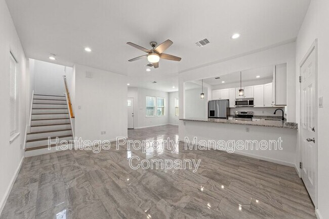 Building Photo - 323 Gabriel