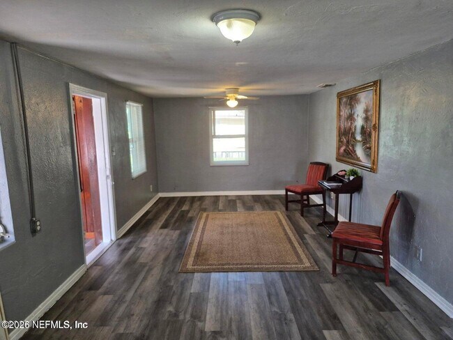 Building Photo - 1305 E 30th St