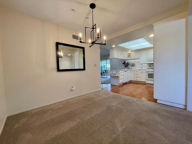 Building Photo - Gorgeous 4 Bedroom 2 Bathroom Home in Bonita!