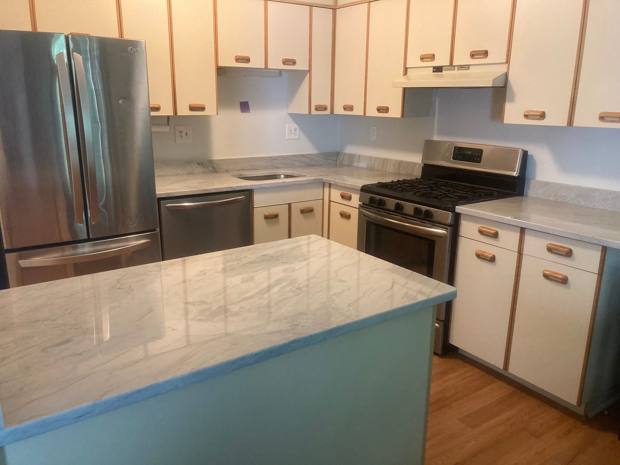 New quartzite countertops - 78 Tideview Dr