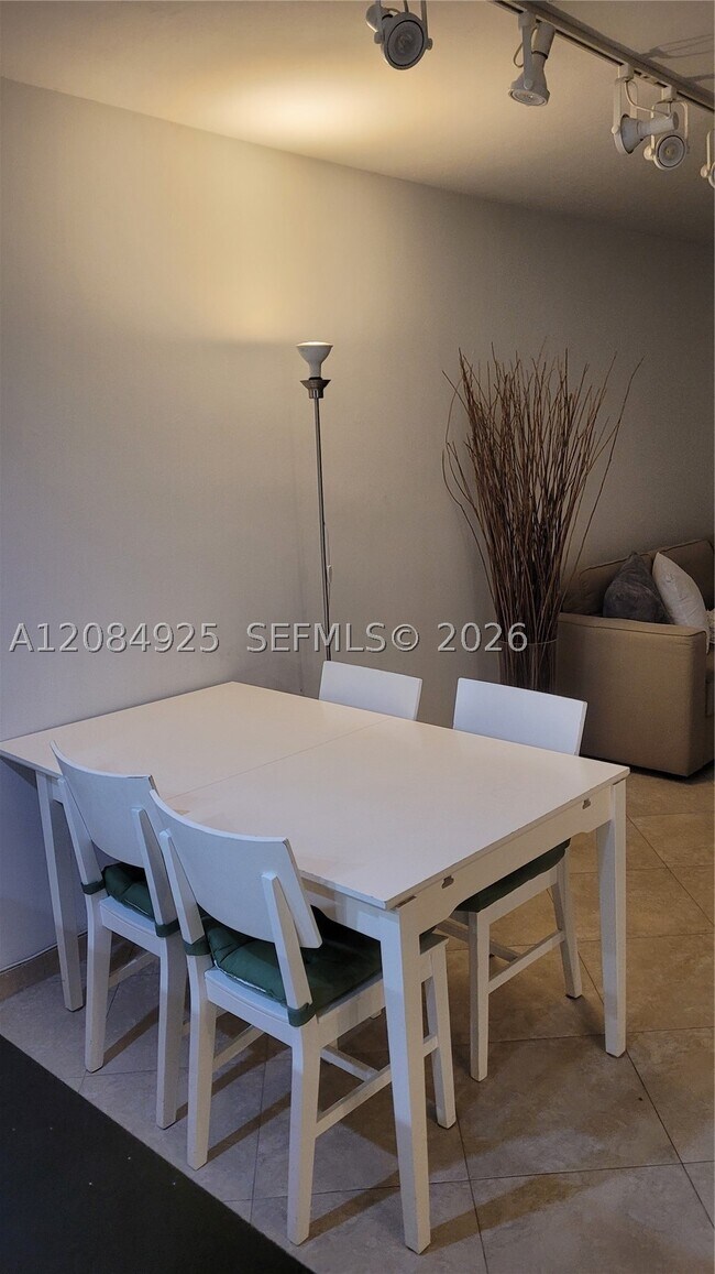 Building Photo - 2899 Collins Ave