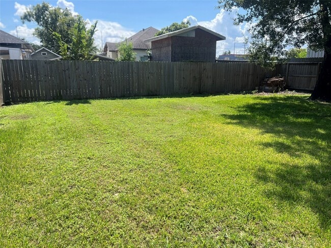 Building Photo - 6808 Avenue K