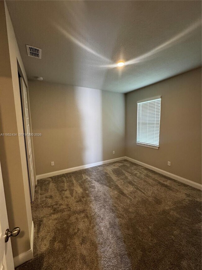 Building Photo - 6712 Cloverdale Ave