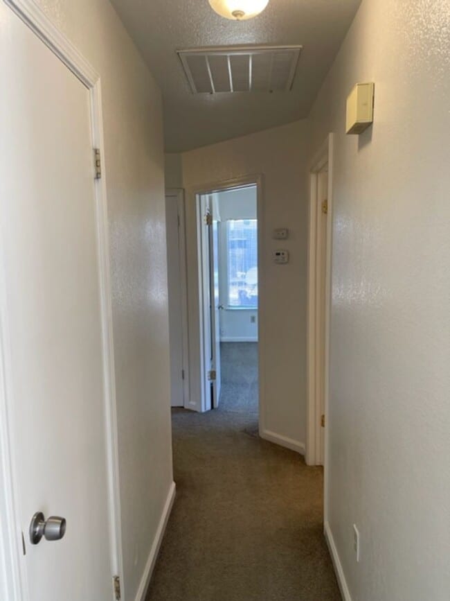 Building Photo - 3 Bedroom in Quail Ridge Subdivision