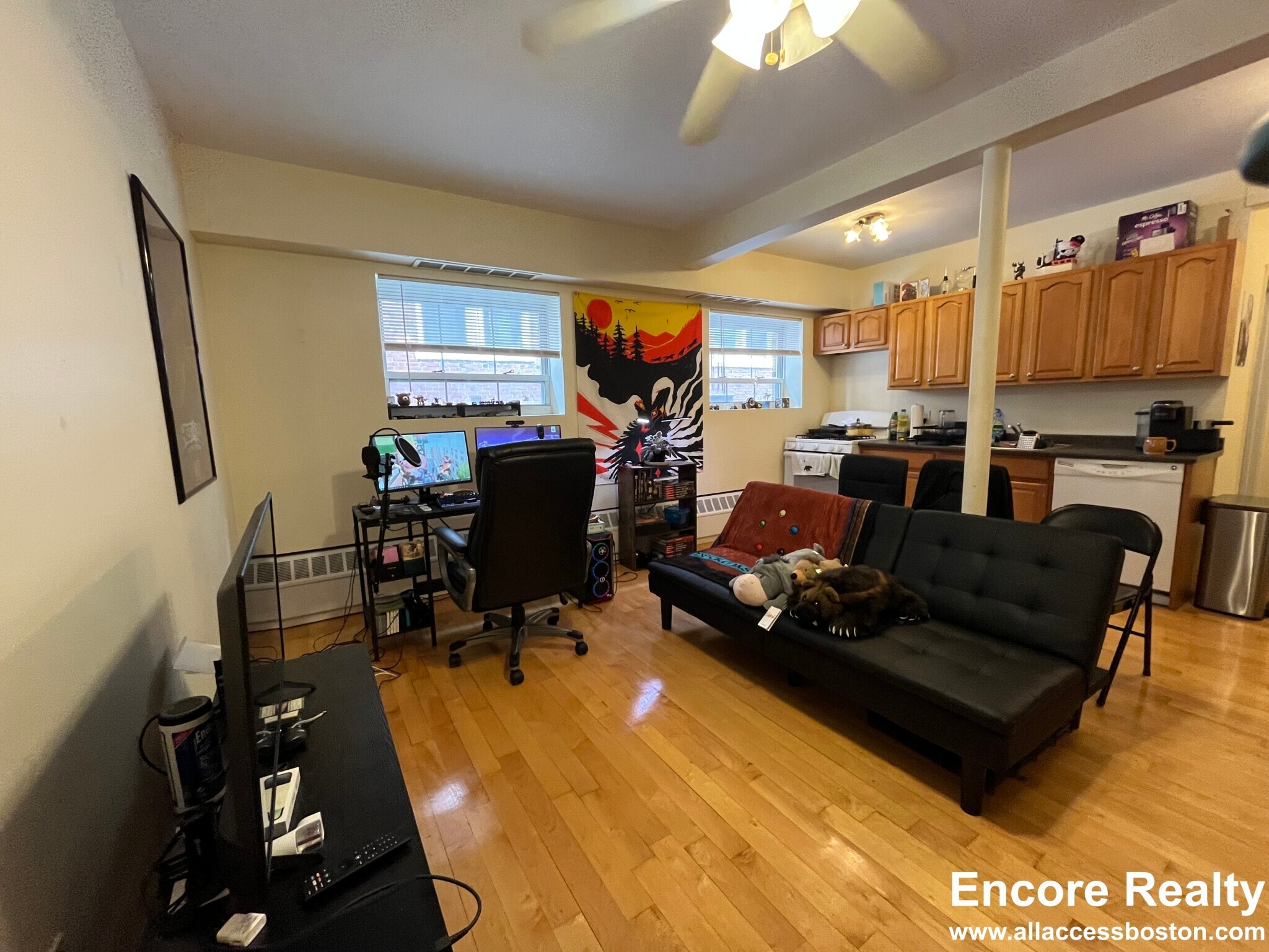 Building Photo - 1555 Beacon St