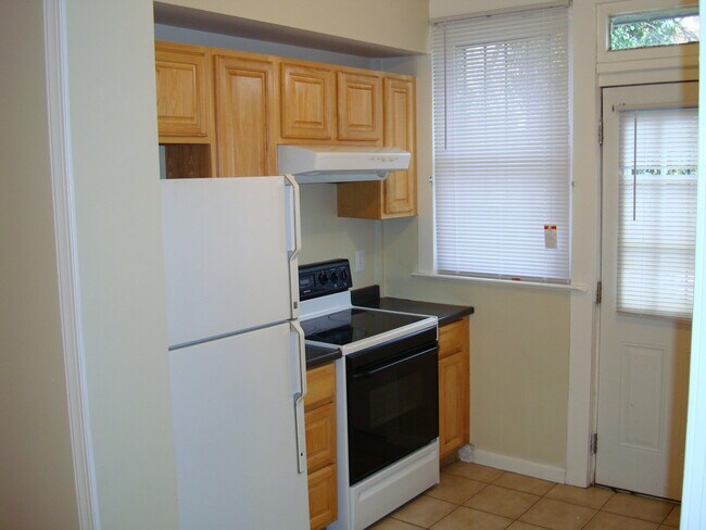 Kitchen - 1703 L St NE