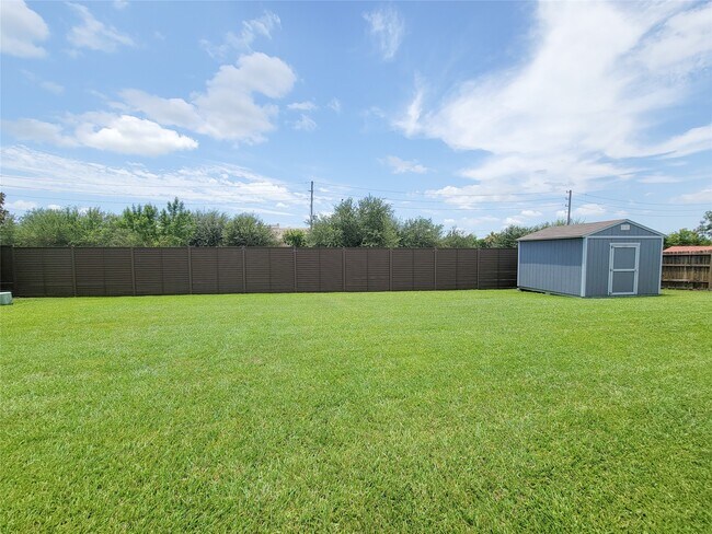 Building Photo - 8747 Fondren Village Dr