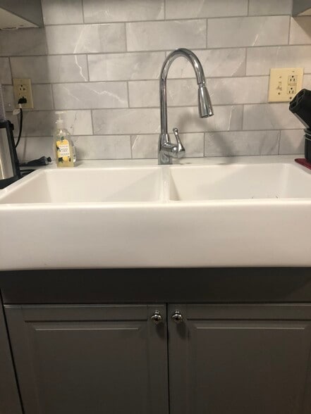 Kitchen - 250 Chapel Rd