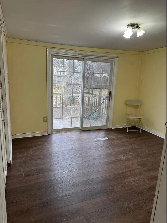 Building Photo - 22641 Albion Ave