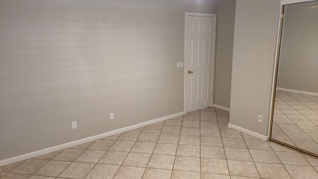 Building Photo - 3 Bedroom Home in Westbank Estates Near E ...