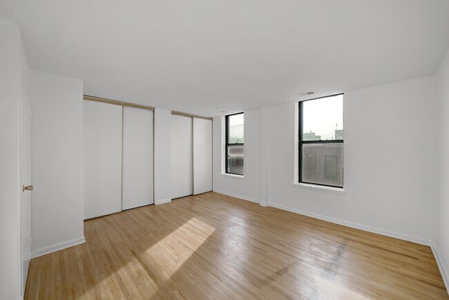 Building Photo - 1224 Washington St