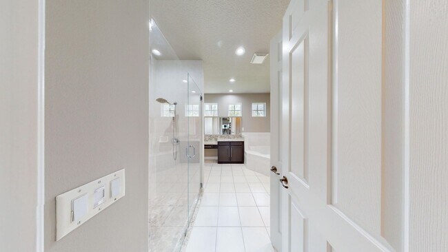 Building Photo - 4BD/3BA Single Family Home with Pool & Office/Den  ** Lawn Care & Pool Care Included **