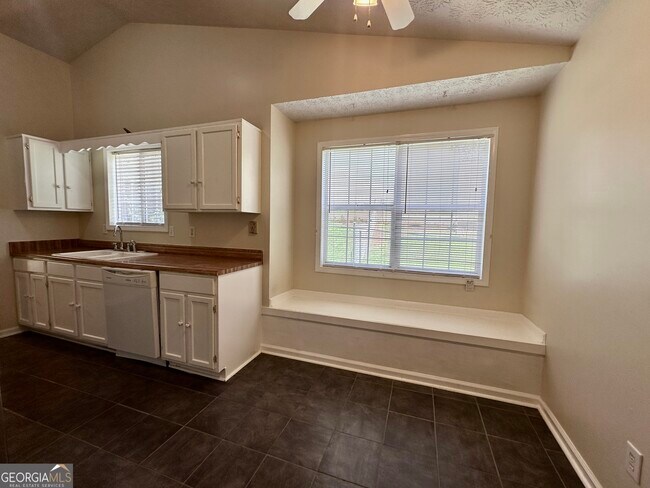Building Photo - 3372 Tia Trace NW