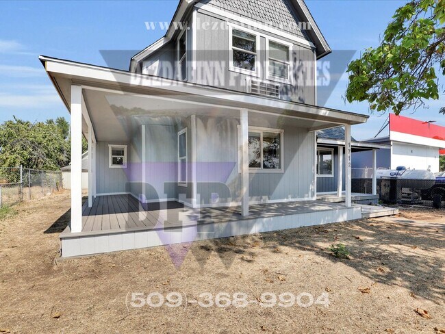 Building Photo - Charming 4-Bedroom Home with Modern Update...