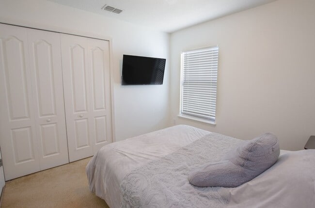 Building Photo - 2527 Eisner Dr