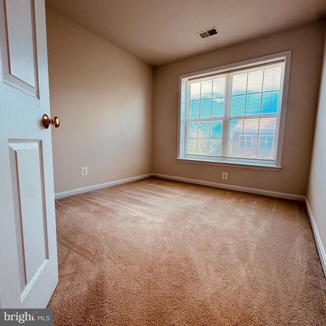 Building Photo - 8936 Singleleaf Cir