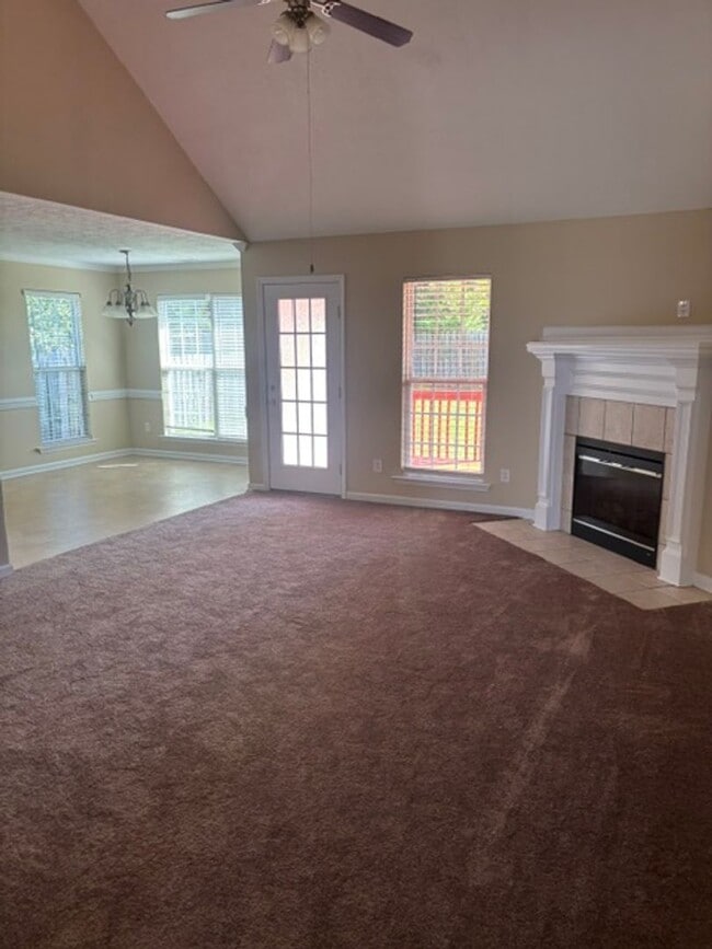Building Photo - 452 Lory Ln
