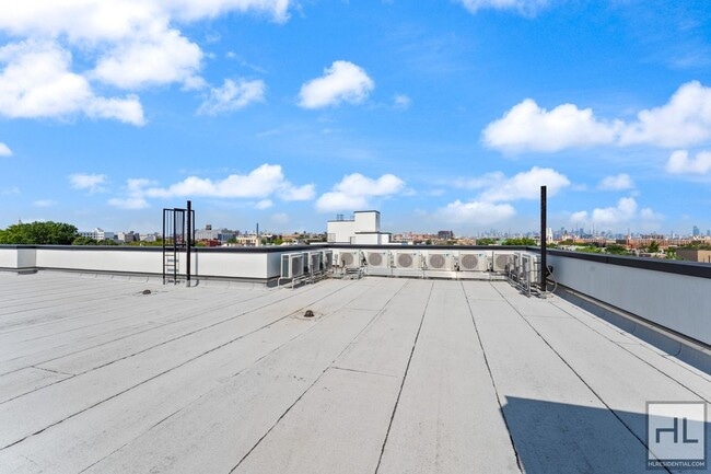 Building Photo - EVERGREEN AVENUE