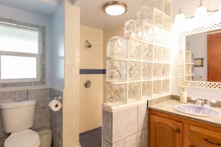 Bathroom 1 - 47-337 Mahakea Rd