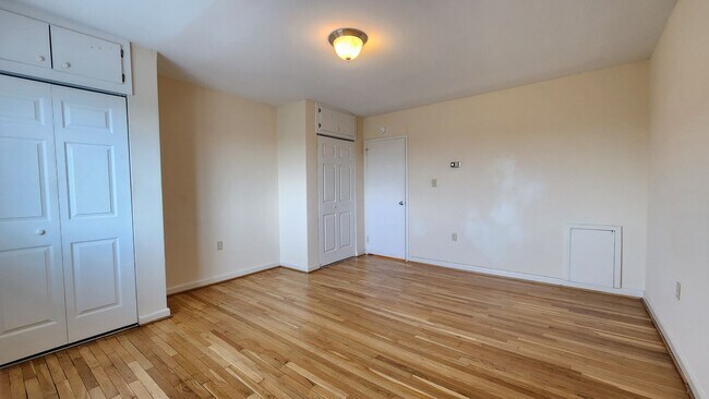 Building Photo - Utilities Included! Parking! Near Pentagon City Metro!