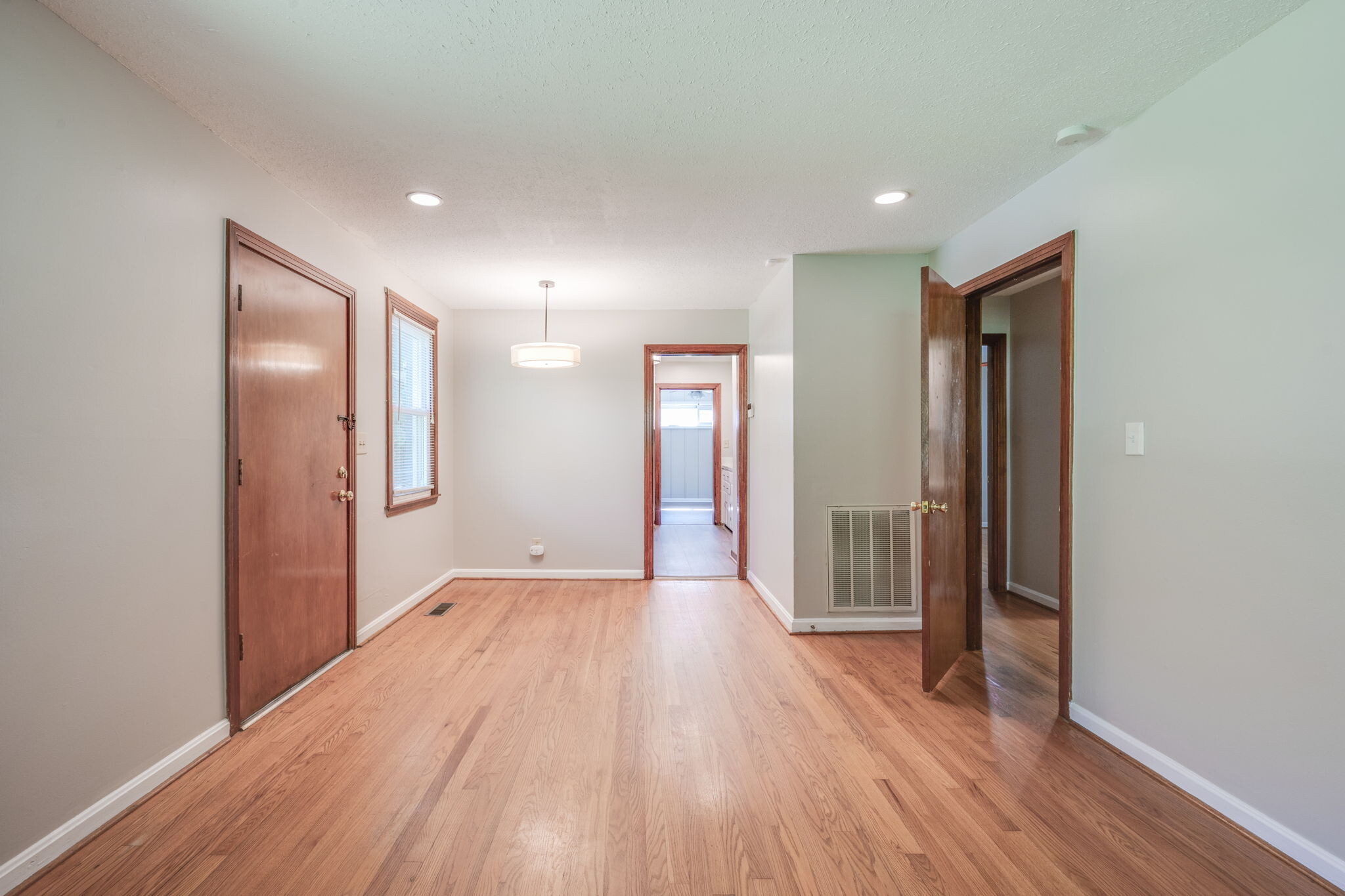 Building Photo - 531 Rosedale Ave