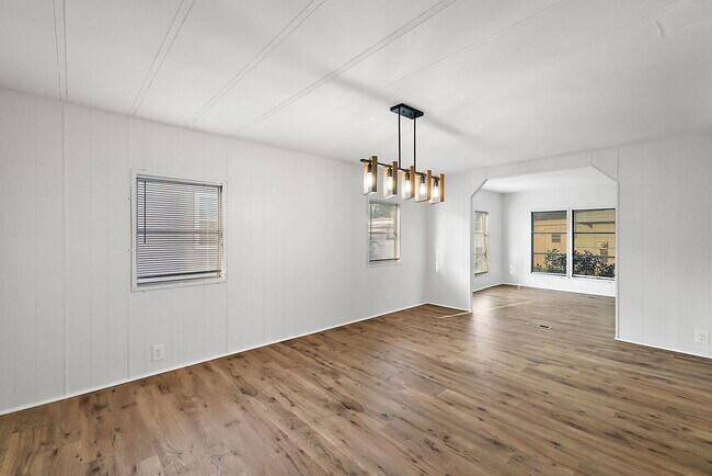 Building Photo - 123 Camellia Dr