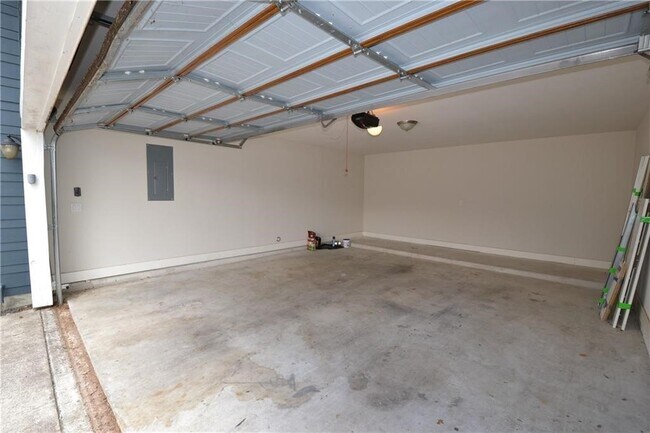Building Photo - 505 W N Loop Blvd