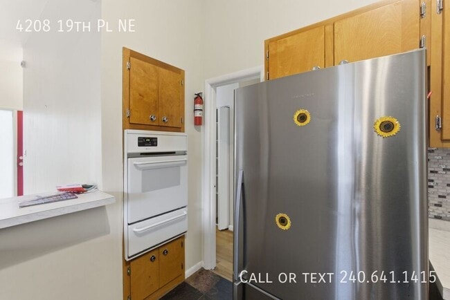 Building Photo - 4208 19th Pl NE