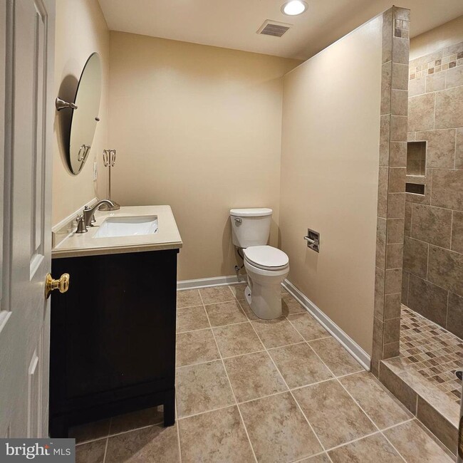 Building Photo - 13120 Misty Glen Ln