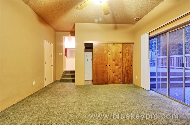 Building Photo - 3 bed, 2 bath home in Portland near Highwa...