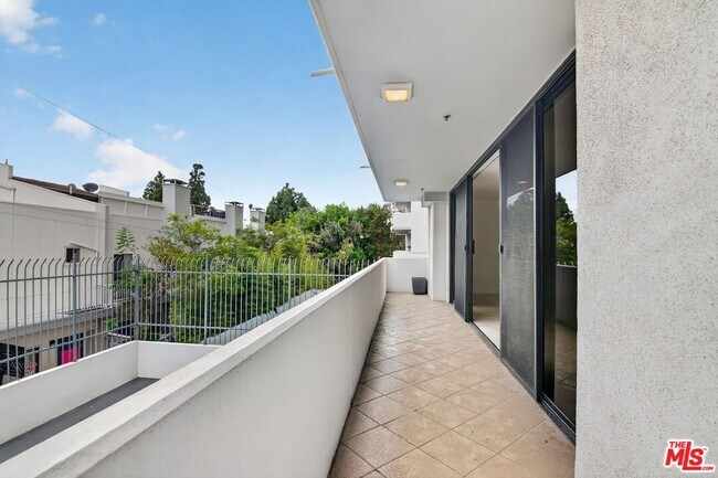 Building Photo - 10660 Wilshire Blvd