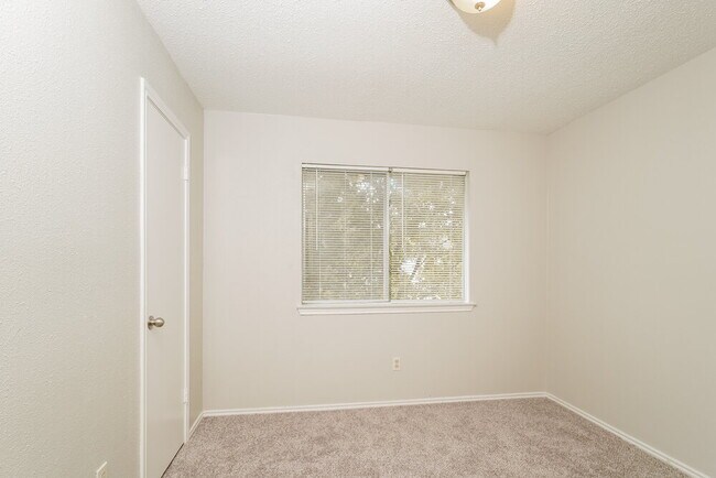 Building Photo - 14910 Eagle Run