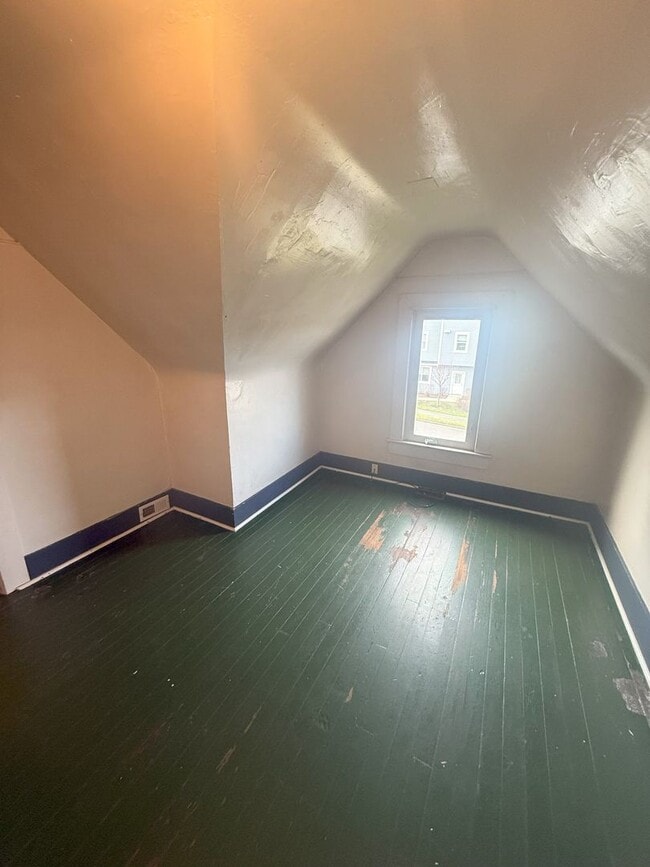 Building Photo - Great 6 bdrm/2 bath close to WWU and downtown