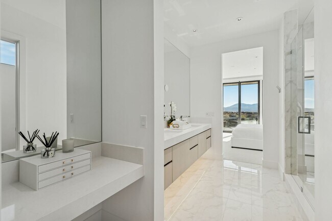 Building Photo - 3404 Wapiti Cyn Rd