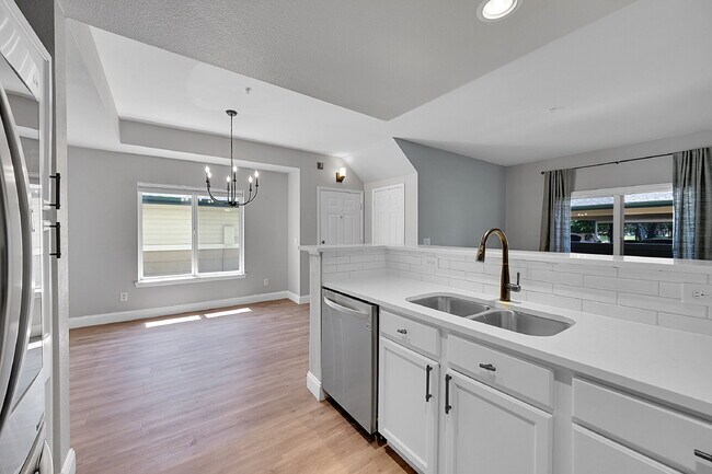 Building Photo - $1,995.00 - 2 Bedrooms, 2 Bathroom, Condo ...