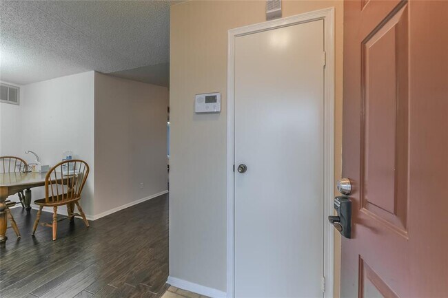 Building Photo - 2120 El Paseo St