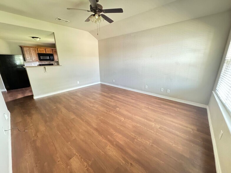 Building Photo - 523 Kacie Dr