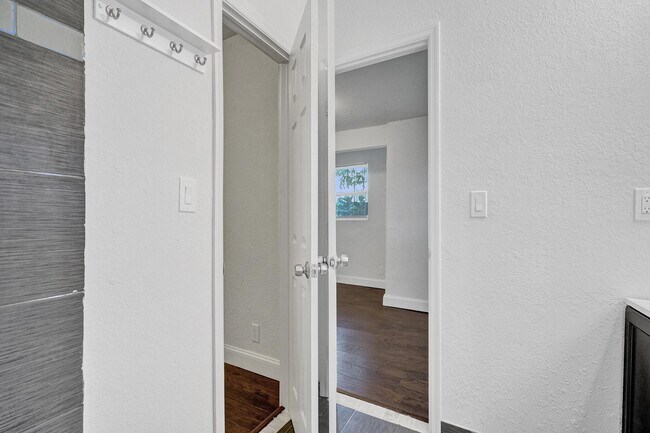 Building Photo - 651 SW 15th St