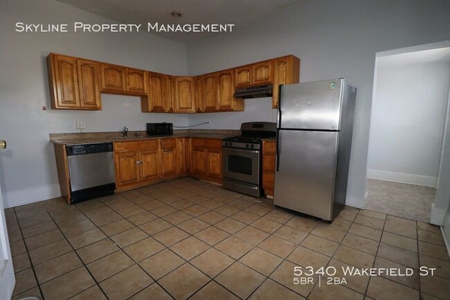 Building Photo - Beautiful Updated 5 Bedroom House