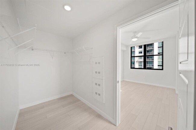 Building Photo - 555 NE 8th St