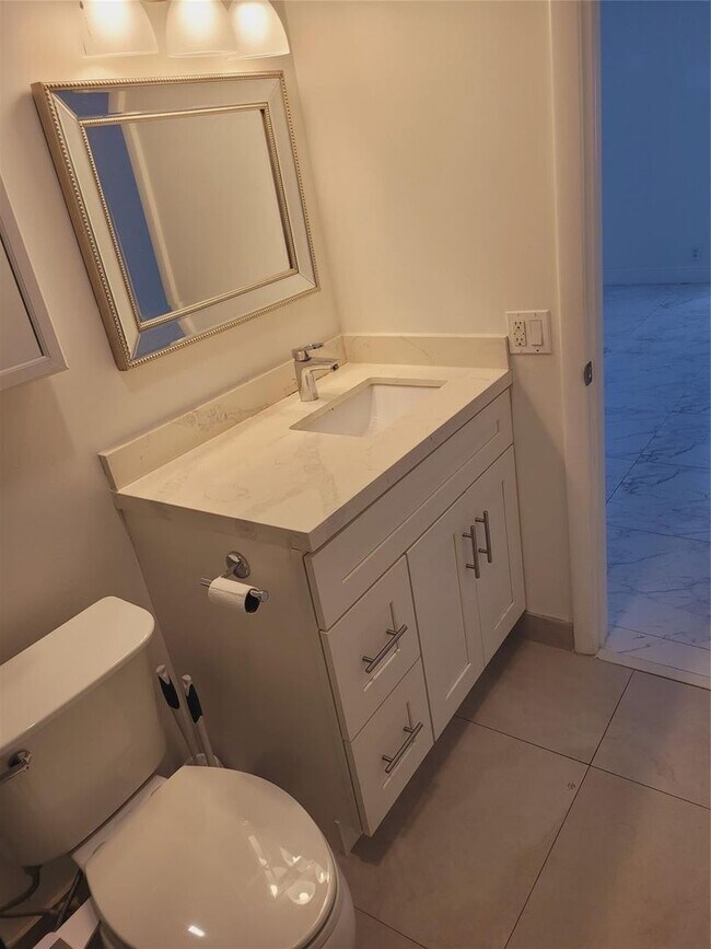 Building Photo - 770 NE 38th St